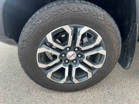 Used 2024 GMC Canyon AT4 w/ AT4 Premium Package AWD/4WD image 18