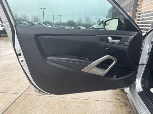 Used 2015 Hyundai Veloster Turbo image 10