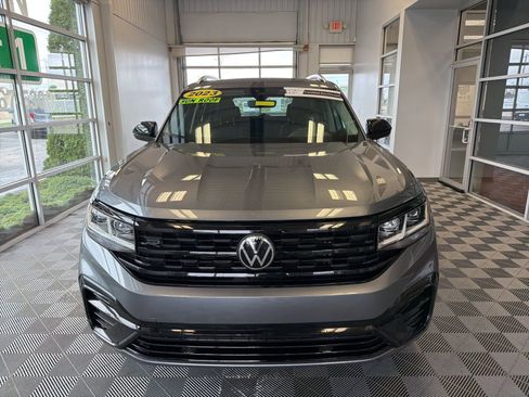 Used 2023 Volkswagen Atlas SEL R-Line image 2