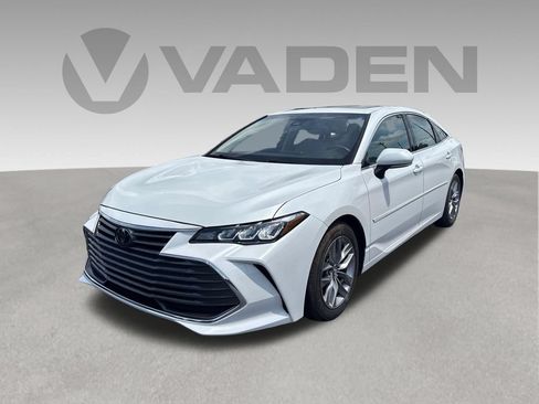 Used 2020 Toyota Avalon XLE w/ Moonroof Package FWD image 1