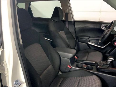 Certified 2025 Kia Soul LX image 7
