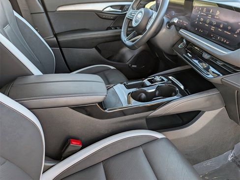 Used 2025 Buick Envision Sport Touring image 21