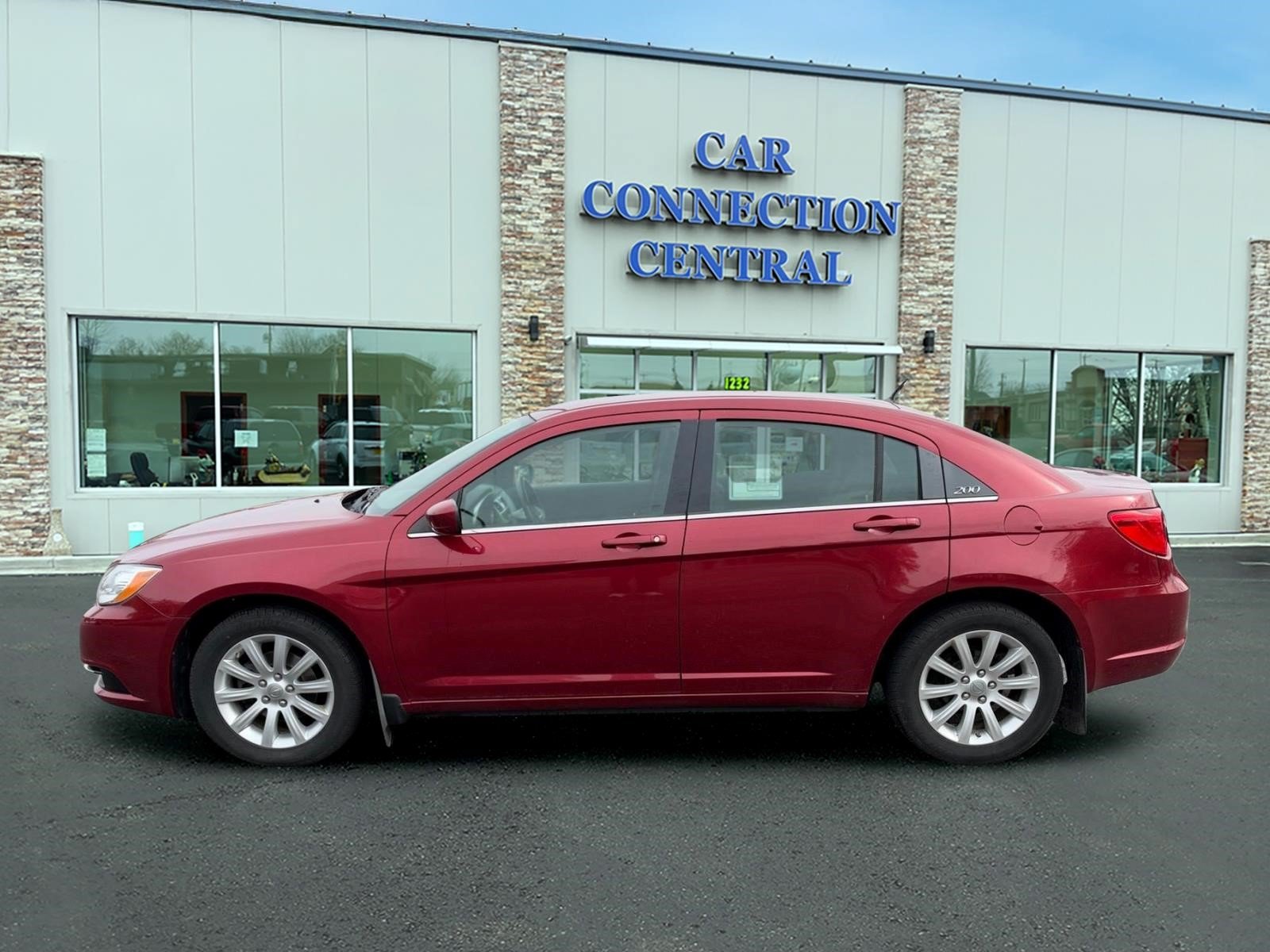 Used 2012 Chrysler 200 Touring FWD image 2