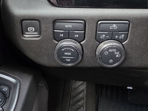 Used 2025 Chevrolet Silverado 1500 LT AWD/4WD image 26