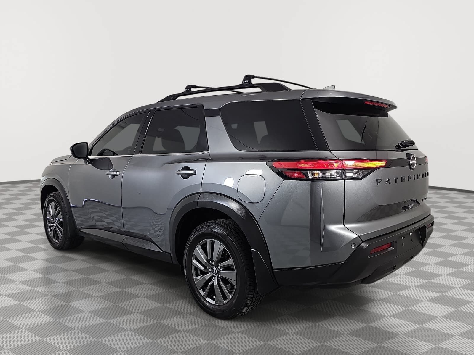 Used 2022 Nissan Pathfinder SV w/ SV Black Package AWD/4WD image 6