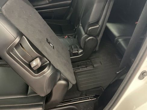 Used 2018 Toyota Highlander XLE image 18