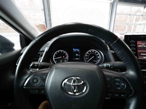 Used 2024 Toyota Camry SE image 15