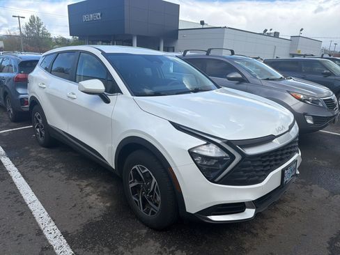 Certified 2023 Kia Sportage LX image 2