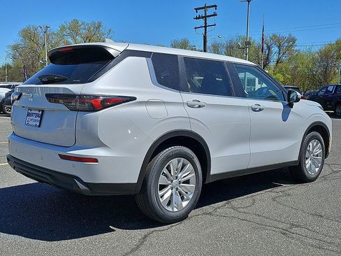 New 2026 Mitsubishi Outlander ES AWD/4WD image 4