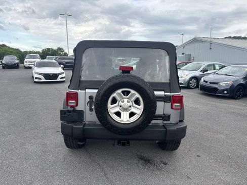 Used 2015 Jeep Wrangler Unlimited Sport w/ Connectivity Group AWD/4WD image 7