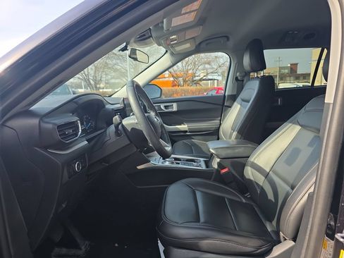 Certified 2024 Ford Explorer XLT w/ Equipment Group 202A AWD/4WD image 18