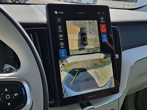 New 2026 Volvo XC60 B5 Ultra w/ Protection Package Premier image 17