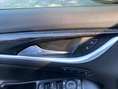 Used 2020 Buick Enclave Avenir w/ Avenir Technology Package AWD/4WD image 17