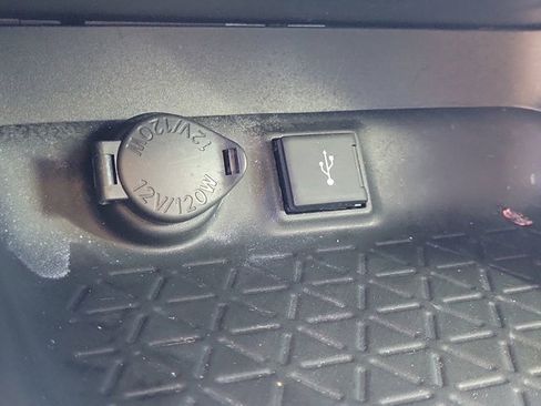 Used 2022 Toyota RAV4 LE image 21