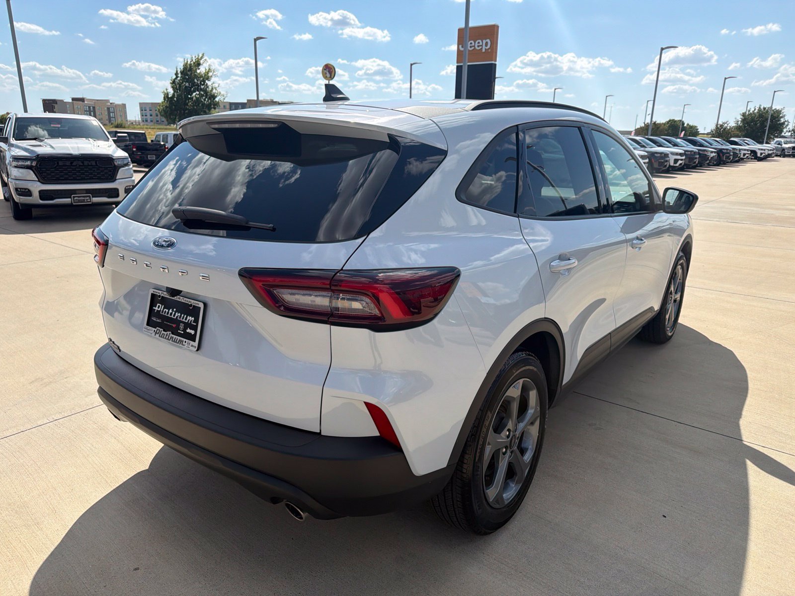 Used 2025 Ford Escape ST-Line FWD image 5