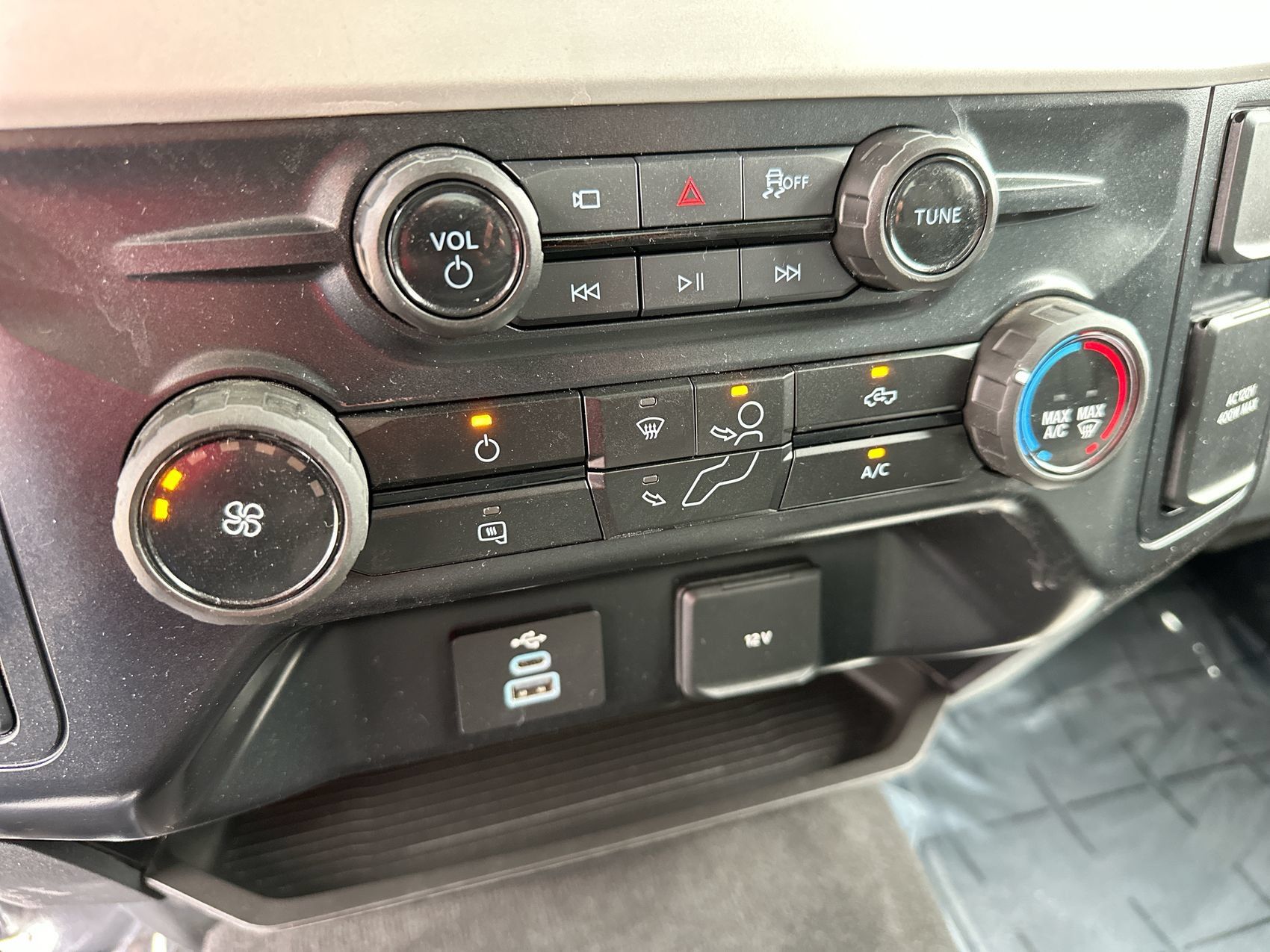 Used 2025 Ford F450 XLT w/ 360-Degree Camera Package AWD/4WD image 18