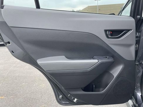 Used 2024 Subaru Crosstrek 2.0i Premium image 2