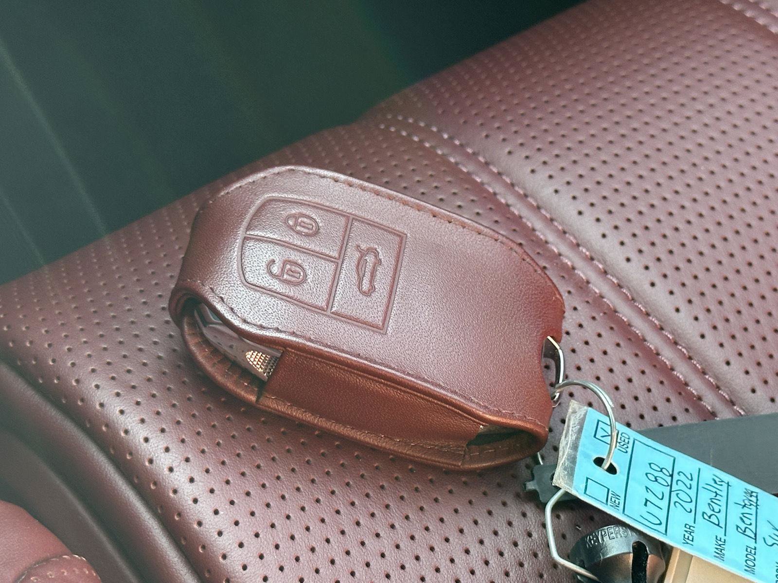 Used 2022 Bentley Bentayga AWD/4WD image 42