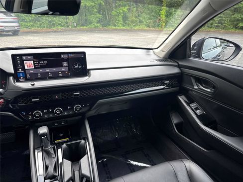 Used 2023 Honda Accord Touring image 15