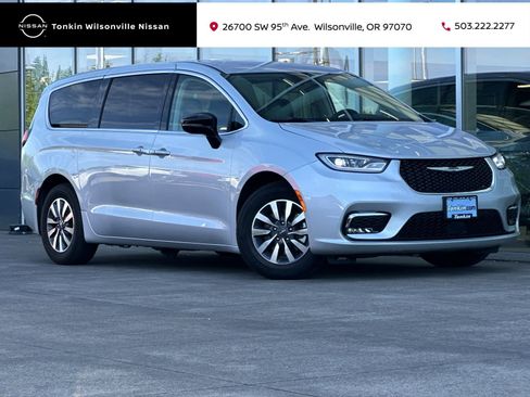 Used 2024 Chrysler Pacifica Limited FWD image 1