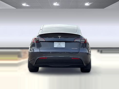Used 2022 Tesla Model Y Performance AWD/4WD image 9