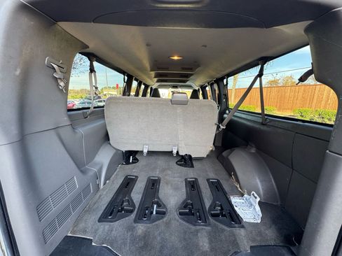 Used 2016 Chevrolet Express 3500 LT w/ LT Preferred Equipment Group image 17