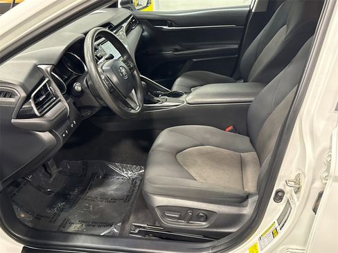 Used 2020 Toyota Camry LE image 6