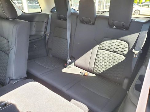 Used 2022 Nissan Pathfinder SV AWD/4WD image 17