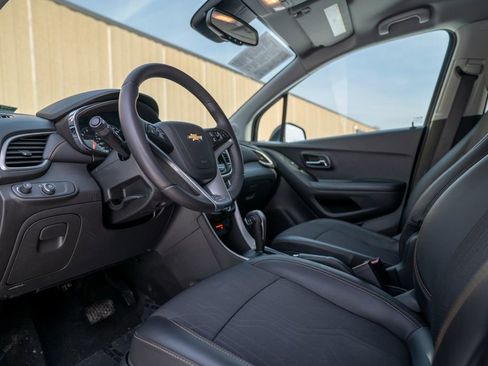 Certified 2021 Chevrolet Trax LT w/ Driver Confidence Package image 5