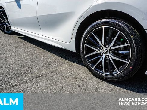 Used 2021 Toyota Camry SE image 16