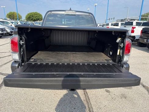 Used 2022 Toyota Tacoma TRD Sport w/ TRD Premium Sport Package AWD/4WD image 14