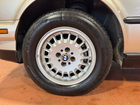 Used 1990 BMW 325i Convertible image 15