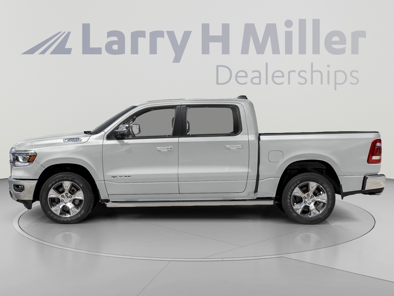 Used 2024 RAM 1500 Laramie AWD/4WD image 3