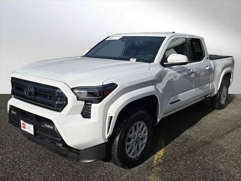 Certified 2025 Toyota Tacoma SR5 AWD/4WD image 7