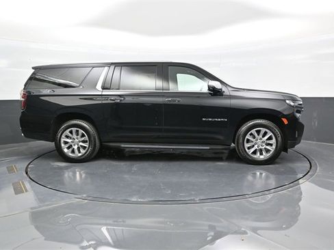 Used 2024 Chevrolet Suburban Premier w/ Advanced Technology Package image 8