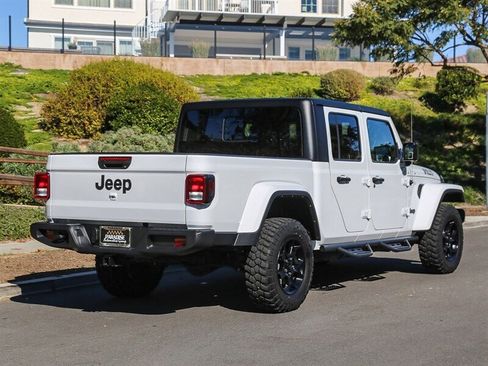 Used 2023 Jeep Gladiator Willys image 6