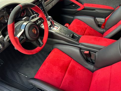 Used 2018 Porsche 911 GT2 RS image 4