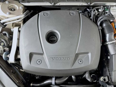 New 2026 Volvo XC90 T8 Plus w/ Protection Package Premier AWD/4WD image 29