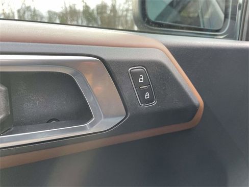 Used 2023 Ford Bronco Outer Banks image 19
