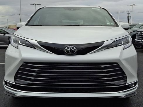 New 2026 Toyota Sienna Limited image 2