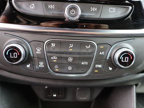 Used 2023 Chevrolet Traverse LT FWD image 24