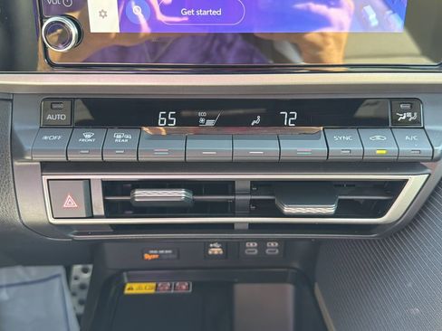 Used 2025 Toyota Camry SE image 27