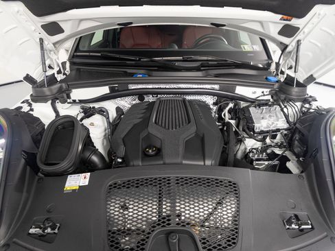 Certified 2024 Porsche Macan AWD/4WD image 42