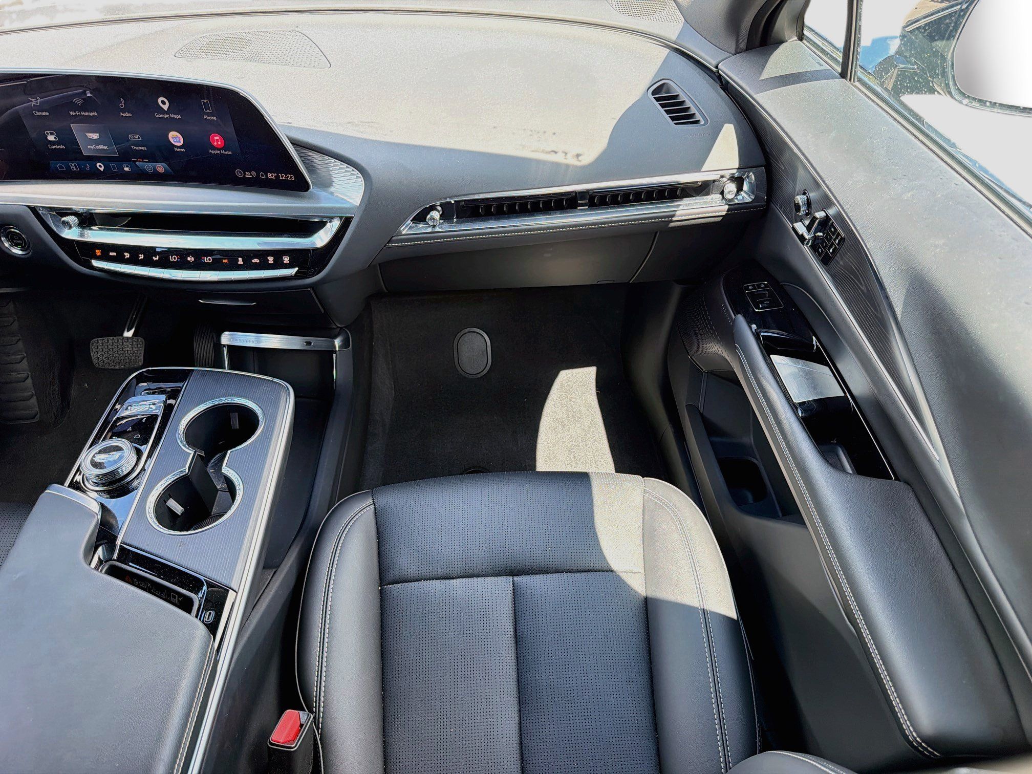 Used 2025 Cadillac Lyriq Luxury RWD image 18