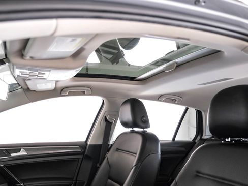 Used 2019 Volkswagen Golf SE FWD image 4