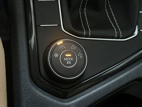 Certified 2024 Volkswagen Tiguan SE R-Line image 38