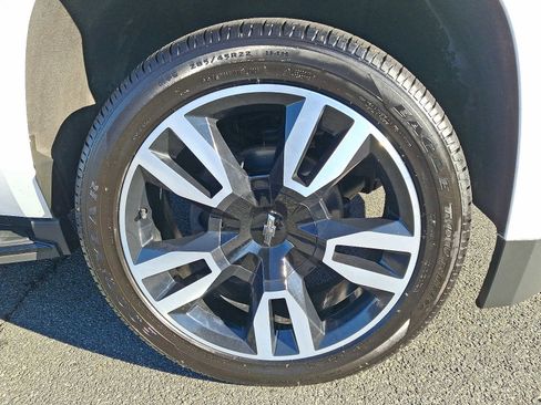 Used 2019 Chevrolet Tahoe LT w/ RST Edition image 9