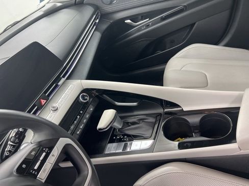 Used 2023 Hyundai Elantra Limited image 11