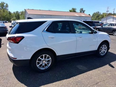 Used 2024 Chevrolet Equinox LT FWD image 2