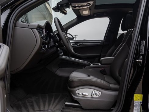 New 2026 Porsche Macan image 23